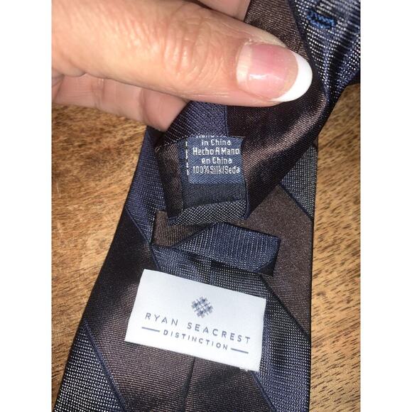Ryan Seacrest Distinction Men's Blue Striped‎ Silk Necktie - Picture 3 of 5